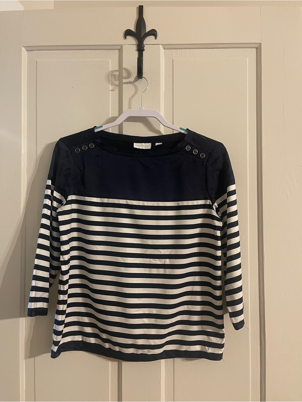 New York & Co 3/4 sleeves and button details